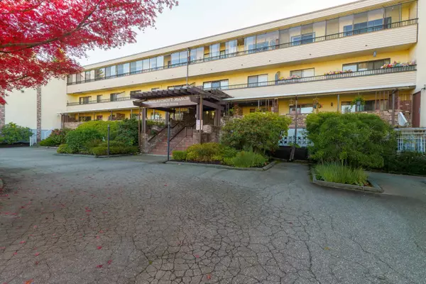 Langley, BC V3A 6N6,20460 54 AVE #306