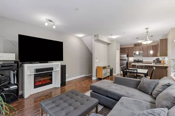 Burnaby, BC V5G 1E5,3888 Norfolk ST #207