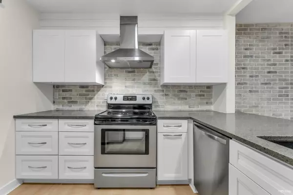 Surrey, BC V4A 1X6,15282 19 AVE #110