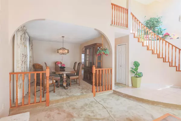 Vancouver, BC V6P 2E3,879 W 62nd AVE