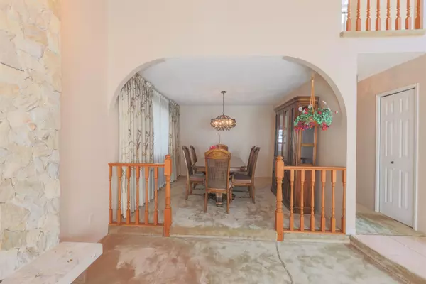 Vancouver, BC V6P 2E3,879 W 62nd AVE