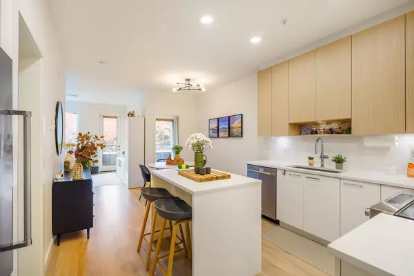 Burnaby, BC V3N 0H8,7588 16th ST #313