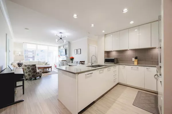 Coquitlam, BC V3B 0J3,3102 Windsor Gate #2205