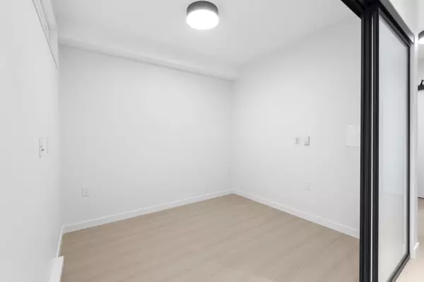 Port Moody, BC V3H 0N5,2015 St. Johns ST #412