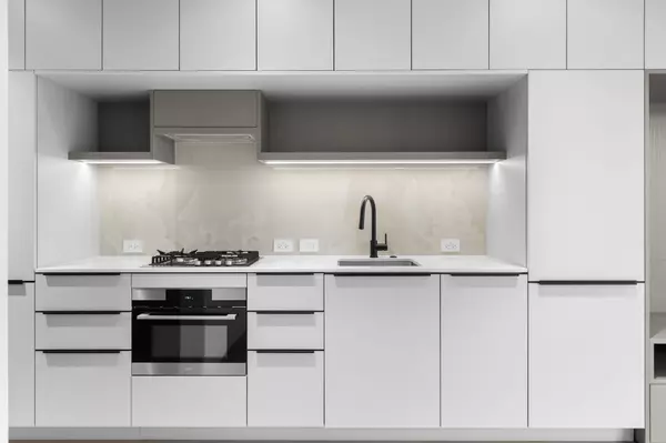 Port Moody, BC V3H 0N5,2015 St. Johns ST #412