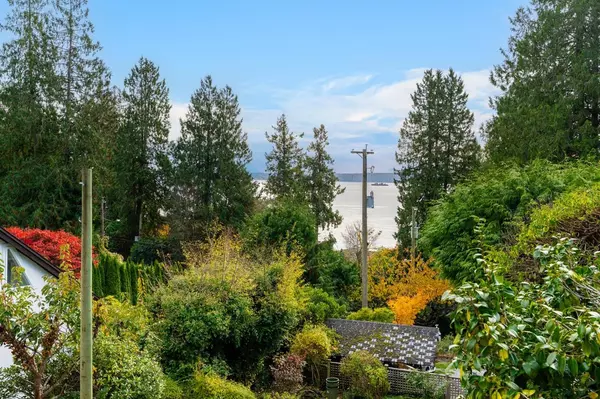 West Vancouver, BC V7V 1G5,3245 Travers AVE