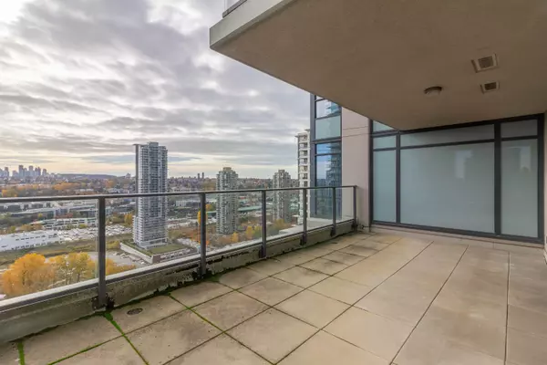 2077 Rosser AVE #2302 Burnaby, BC V5C 0G6