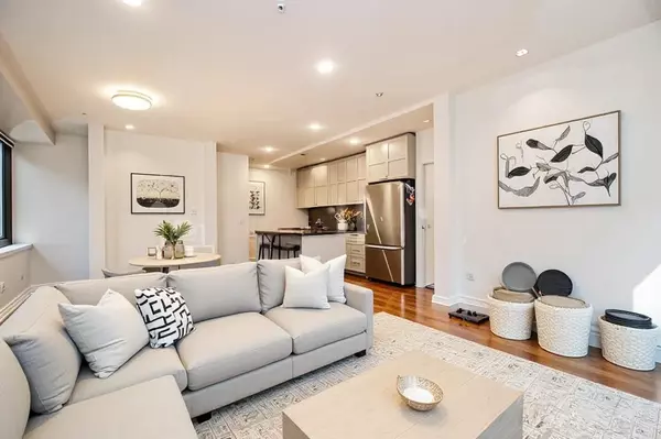 1333 W Georgia ST #906 Vancouver, BC V6E 4V3