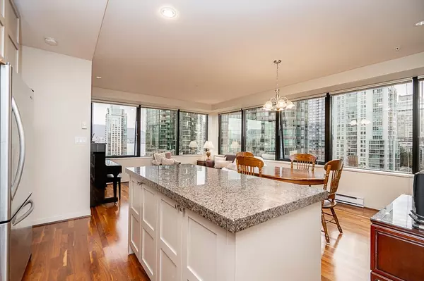 Vancouver, BC V6E 4V3,1333 W Georgia ST #906
