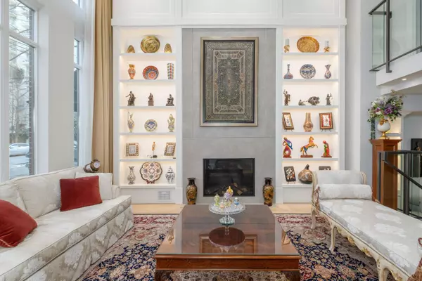 Vancouver, BC V6B 1S2,1258 Richards ST