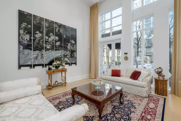 Vancouver, BC V6B 1S2,1258 Richards ST