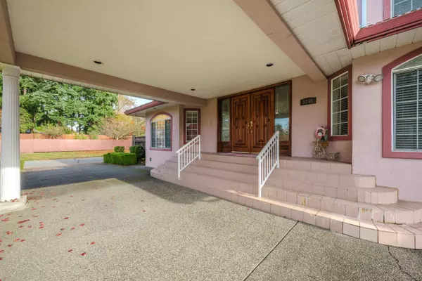 Surrey, BC V3X 3G8,5748 126 ST