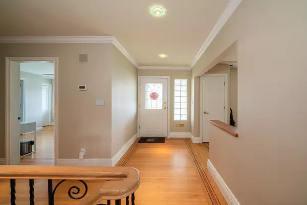 Burnaby, BC V5C 3R8,4824 Fairlawn DR