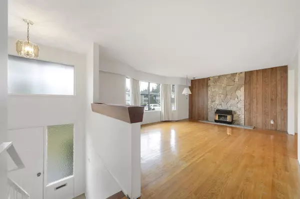 Coquitlam, BC V3J 3G2,1350 Grover AVE