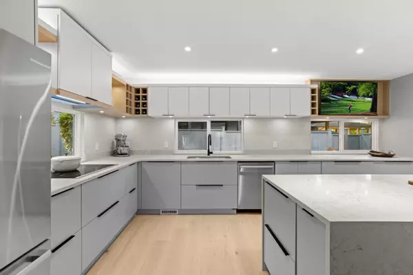 West Vancouver, BC V7W 2R5,5540 Marine DR