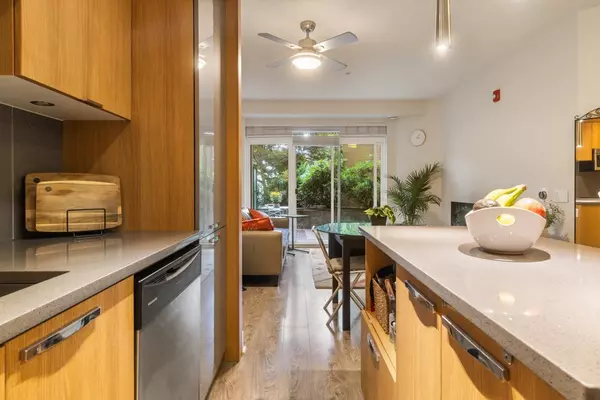 North Vancouver, BC V7M 0C6,733 W 14th ST #212