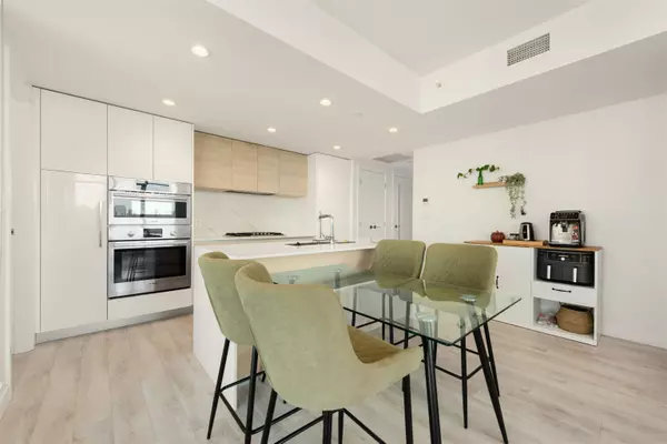 Burnaby, BC V5C 0M6,2085 Skyline CT #1808