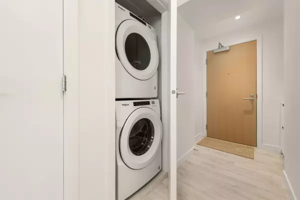 2085 Skyline CT #1808 Burnaby, BC V5C 0M6