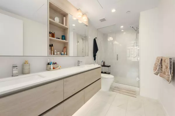 2085 Skyline CT #1808 Burnaby, BC V5C 0M6