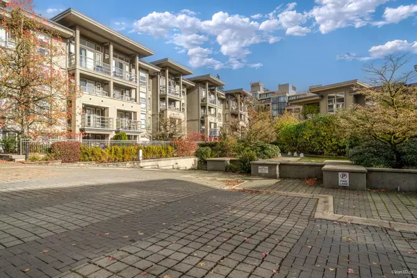 Burnaby, BC V5A 4Y1,9339 University CRES #505
