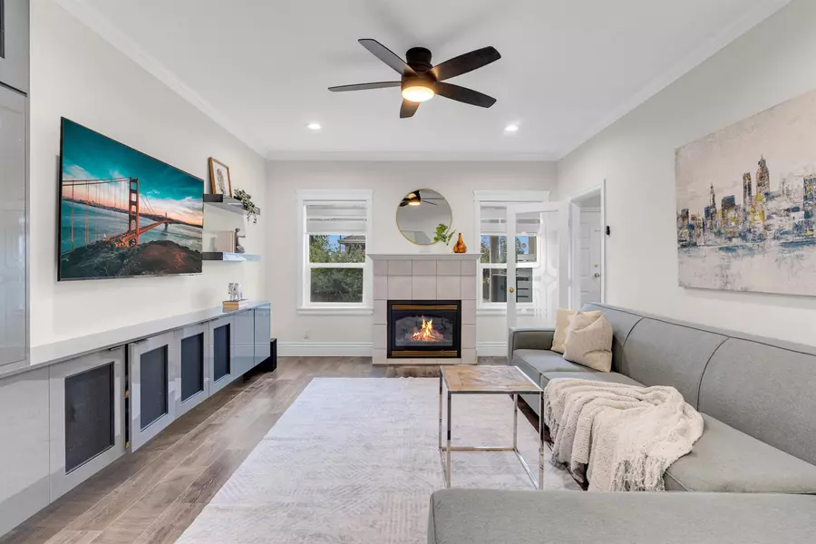 13185 73 AVE, Surrey, BC V3W 2R4