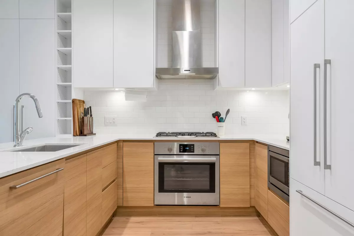 Port Moody, BC V3H 0L9,3131 Murray Street ST #623