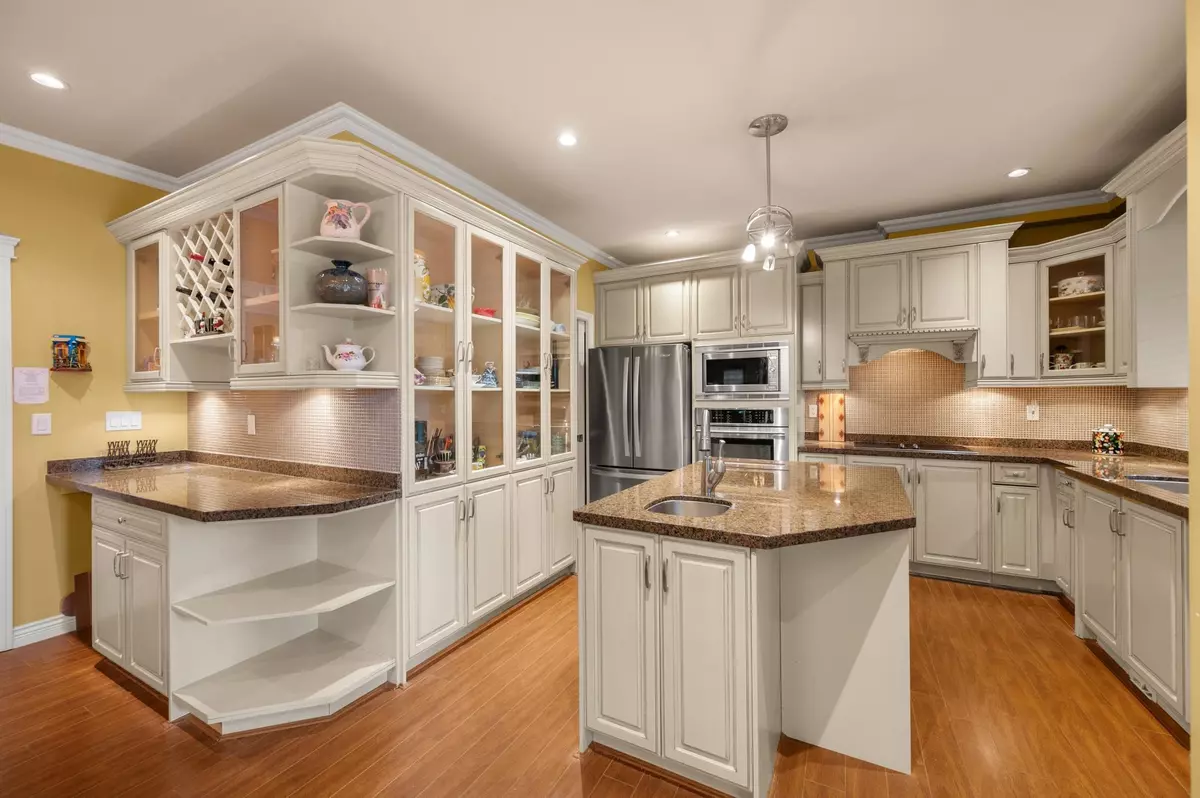 Burnaby, BC V5J 3N7,7058 Patterson AVE