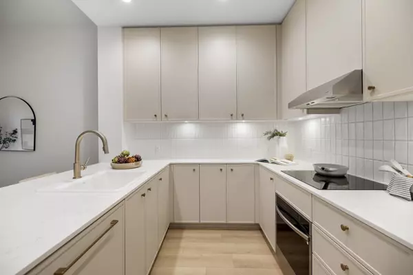 708 Edgar AVE #109, Coquitlam, BC V3K 2J4