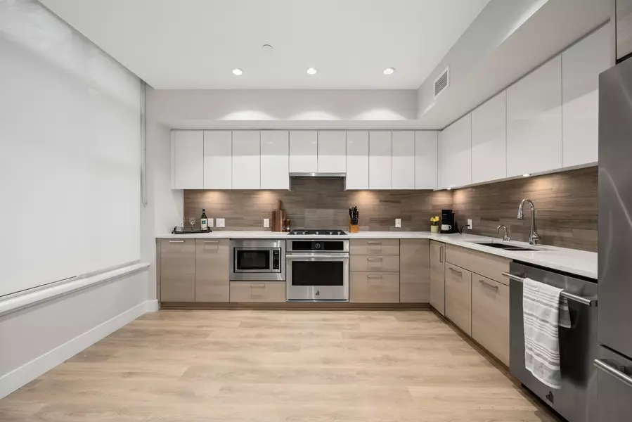 3482 Marine WAY, Vancouver, BC V5S 0H1