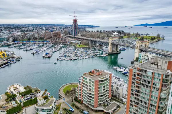 1500 Howe ST #902, Vancouver, BC V6Z 2N1