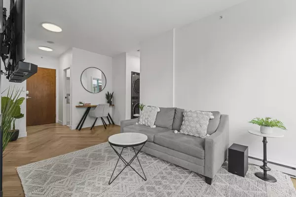 1238 Burrard ST #603, Vancouver, BC V6Z 3E1