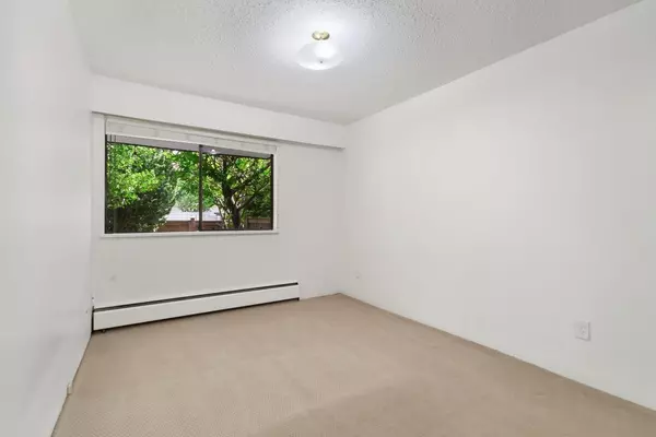 1330 Martin ST #105 White Rock, BC V4B 3W5