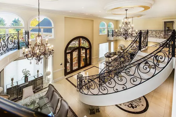 7367 149a St, Surrey, BC V3S 3H4