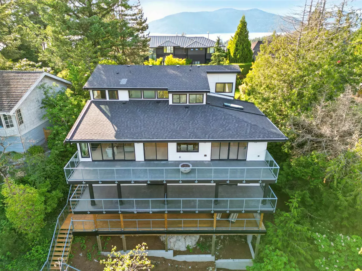 West Vancouver, BC V7W 1Y2,6230 Summit AVE