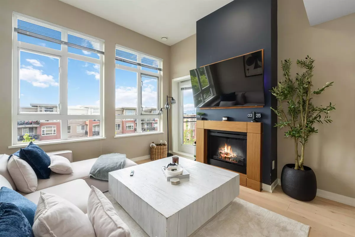 Surrey, BC V4P 0E4,2940 King George BLVD #412