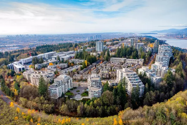 9319 University CRES #310, Burnaby, BC V5A 4Y6