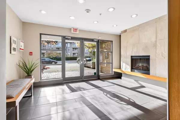 Burnaby, BC V5A 4Y6,9319 University CRES #310