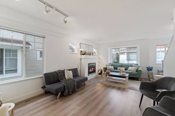 Surrey, BC V3W 1M1,12110 75a AVE #52