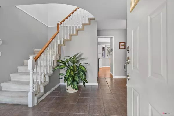 Surrey, BC V4A 8K4,14082 17 AVE