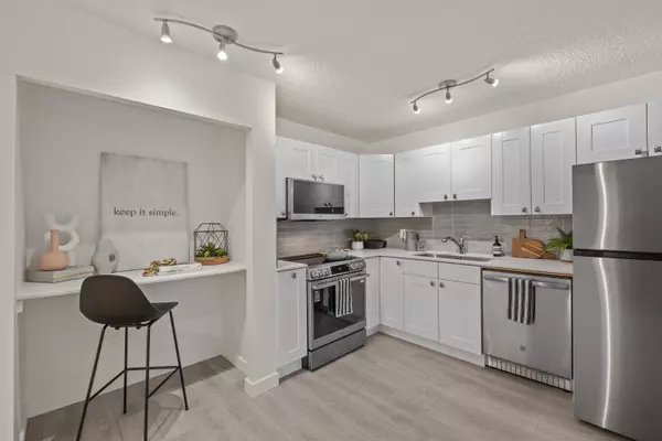 North Vancouver, BC V7P 3E3,2012 Fullerton AVE #201