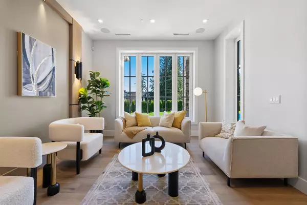 4141 Burkehill RD West Vancouver, BC V7V 3M6