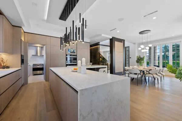 4141 Burkehill RD West Vancouver, BC V7V 3M6