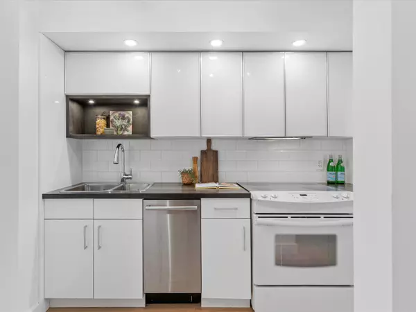 4315 Fraser ST #201 Vancouver, BC V5V 4G4