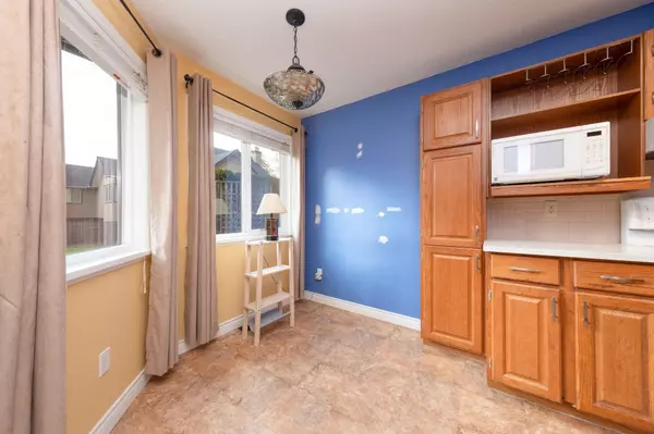 North Vancouver, BC V7M 1T7,237 W 16th ST #3