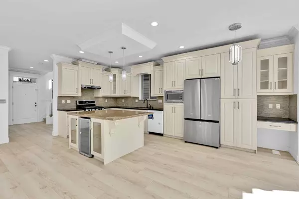 Surrey, BC V4P 0E3,14636 36a AVE