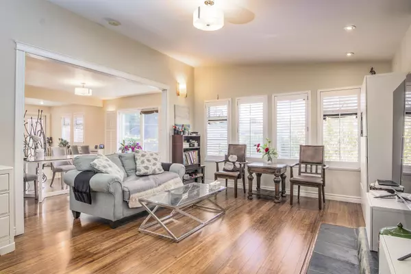 Delta, BC V4E 1H3,6454 109 ST #UPPER