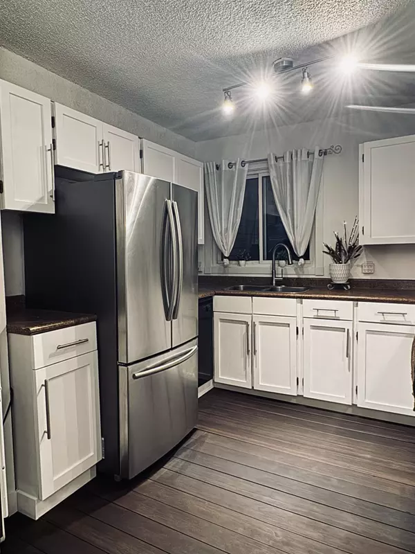 Burnaby, BC V5B 3M5,2082 Springer AVE