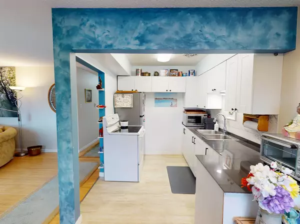 White Rock, BC V4B 4R7,1040 Parker ST #1