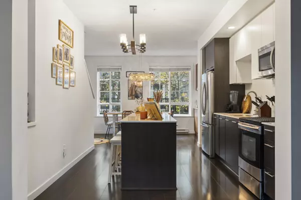 Port Coquitlam, BC V3B 0H6,2428 Nile Gate #94