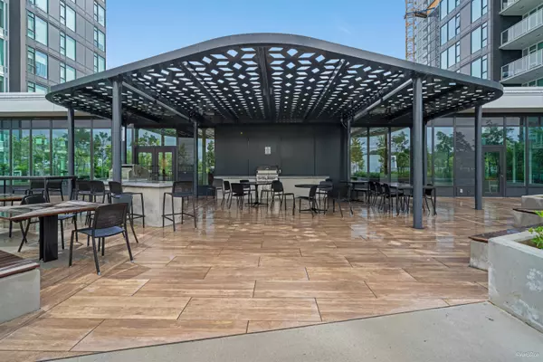 Coquitlam, BC V3K 0J1,318 Alderson AVE #807